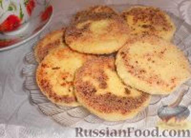 Фото к рецепту: Сырники без муки, с манкой и кокосовой стружкой