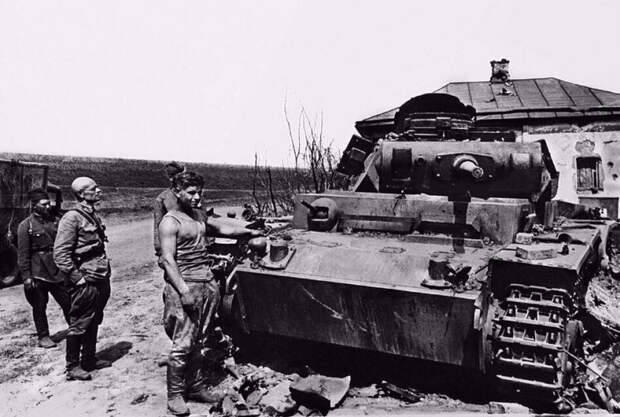 Как Василий Путчин уничтожил только гранатами 37 немецких танков