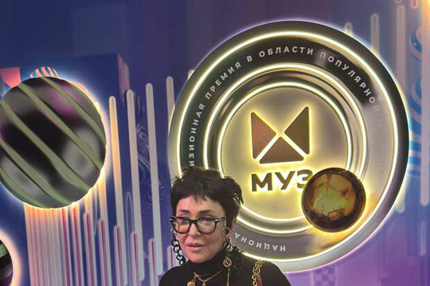 Певица Лолита станцевала трендовый танец рэпера Мота