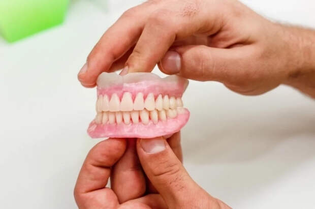 В Италии женщине по ошибке удалили 11 здоровых зубов