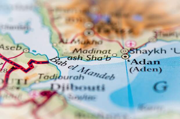 Еще один стратегически важный пролив пригрозили перекрыть