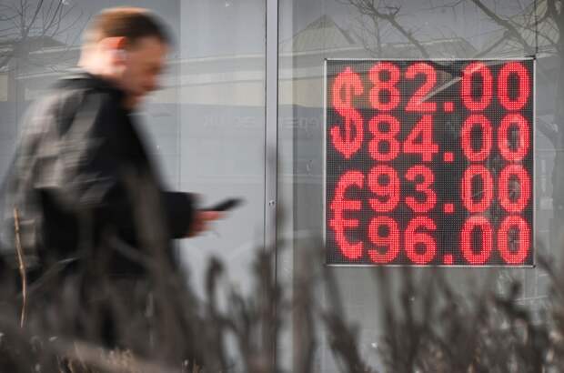 Аналитик объяснил тенденцию падения рубля при дорожающей нефти