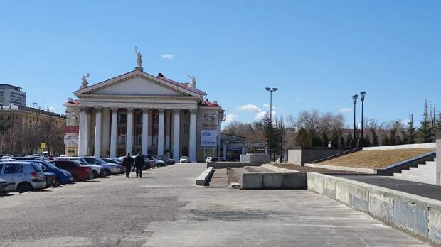 Здание Волгоградского драматического театра. Современный вид.