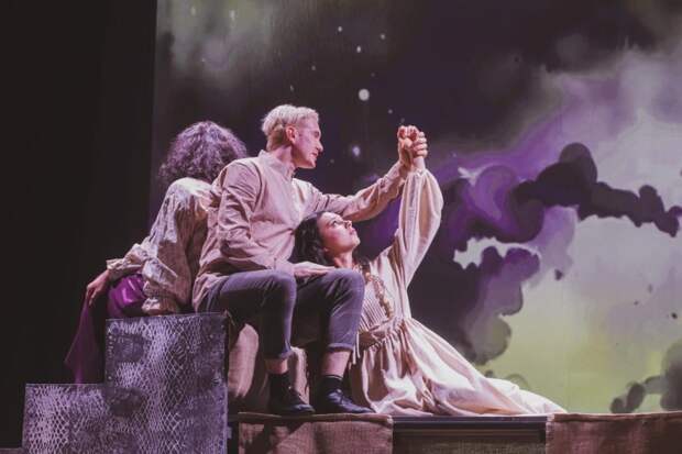 Театр из подмосковного Пушкинского борется за «Золотую маску»: два спектакля номинированы на главную театральную премию России