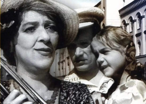 Восемь звёзд советского кинематографа, известные нам под псевдонимами