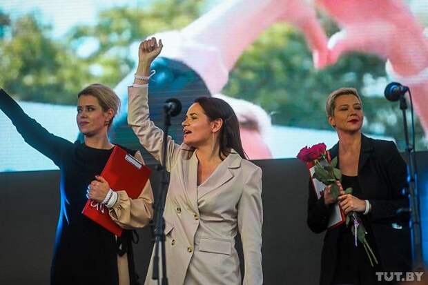 10 фото с самого массового митинга в Беларуси в поддержку Тихановской