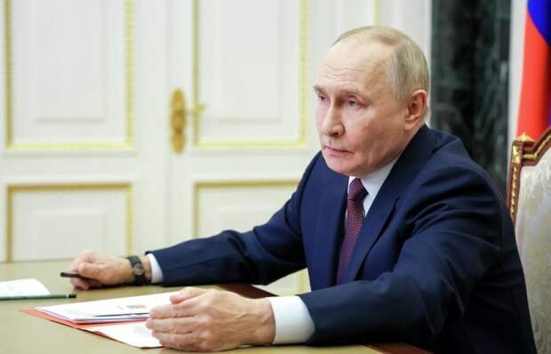 Путин призвал оснащать армию умной отечественной техникой