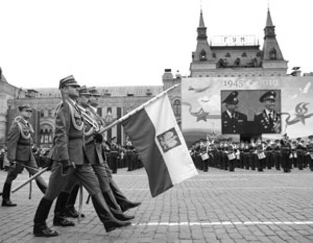Еще недавно польские военные принимали участие в параде Победы, но ностальгировать по такому поздно