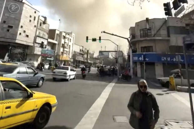 На западе Тегерана произошел взрыв, снаряд мог попасть в ракетный арсенал