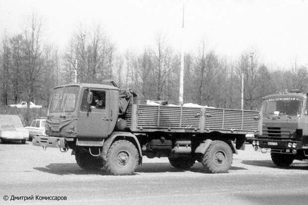 КАЗ-4540 с бортовой платформой от МАЗ-5335; полный привод у машины сохранен. Фото Дмитрия Комиссарова