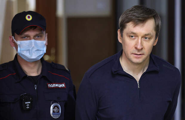 За помощь главному управлению виртуальных расчетов экс-полковник Захарченко получил 16 лет