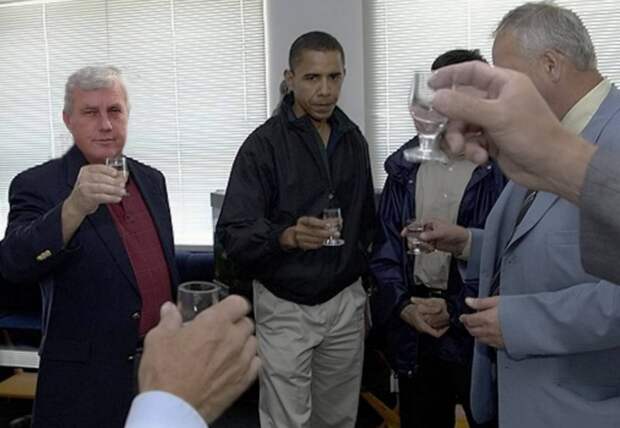 Снимок Обамы с рюмкой водки в Перми стал хитом интернета