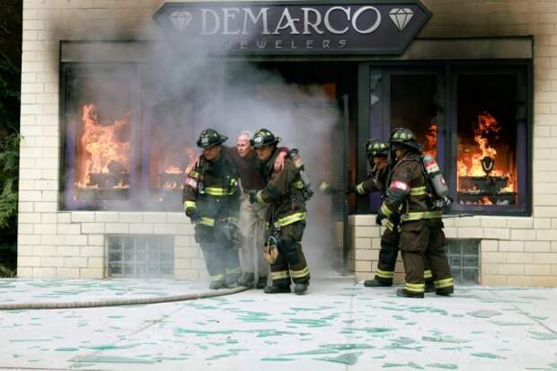 Explosion at a jewelry store chicago fire