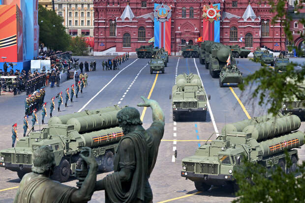 Минобороны России показало видео с парада Победы в Москве глазами летчиков ВКС
