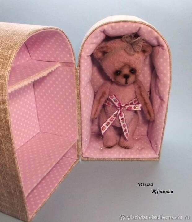 Делаем домик-кофр для игрушки