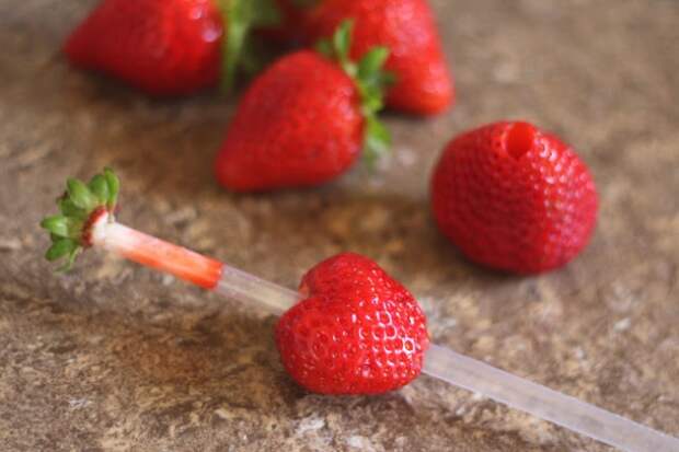 6044705-hullingstrawberries6-1470825840-650-fc502c5056-1477486018