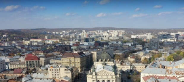 Мэрию Львова обвинили в препятствовании деятельности ВСУ. Садовой спешно выехал за границу