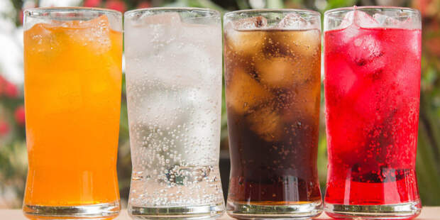 Диабет, ожирение, онкология: врач рассказал о вреде любимой многими газировки