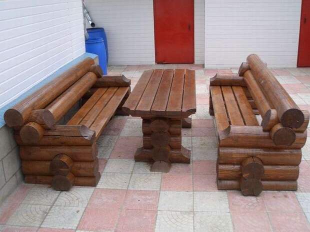 Столы и скамейки из бревна