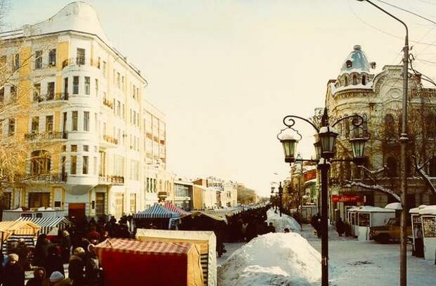 Самара. Торговля на улице Ленинградской в 1990-е гг.