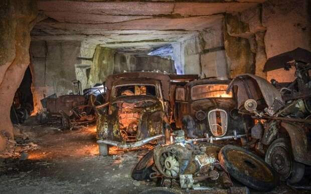 Запертые под землей автомобили во Франции/ Фото: telegraph.co.uk