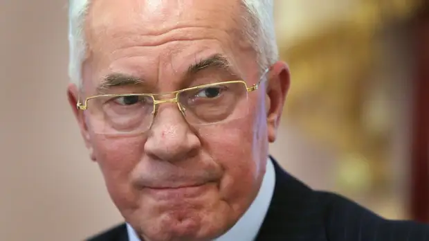 Суд в Киеве заочно арестовал экс-премьера Украины Азарова по делу о госизмене