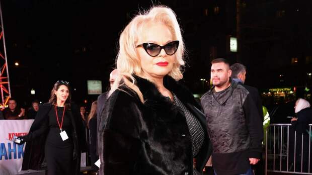 Продюсер заявил, что карьера отменяемой Ларисы Долиной «висит на волоске»