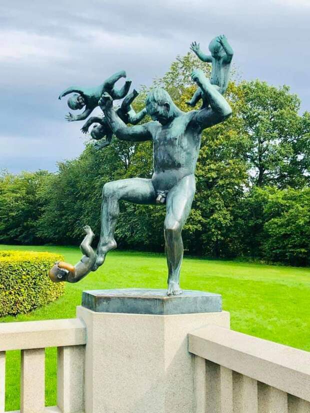 Oslo Norway naked men statues