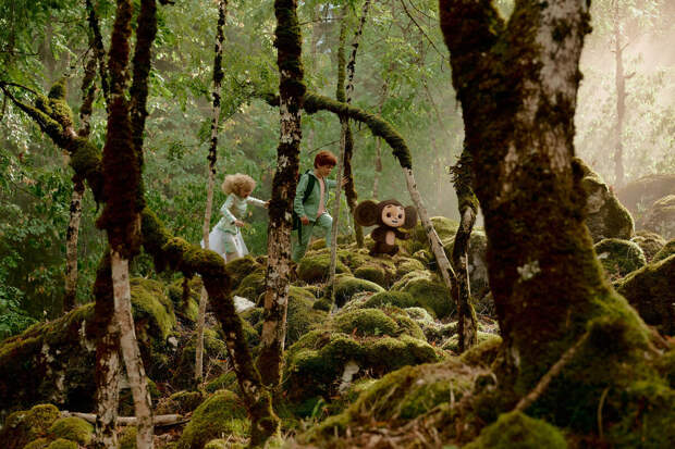 "Чебурашка 2" третью неделю возглавляет кинопрокат в России