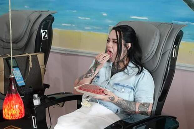 Женщина пристрастилась к сырому мясу и стала есть около килограмма в день