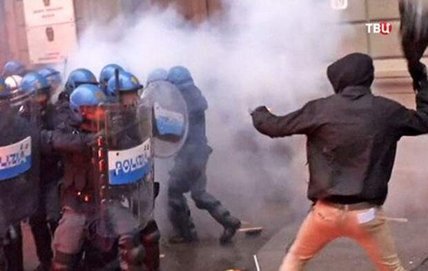 Во Флоренции в ходе столкновений с манифестантами ранены трое полицейских