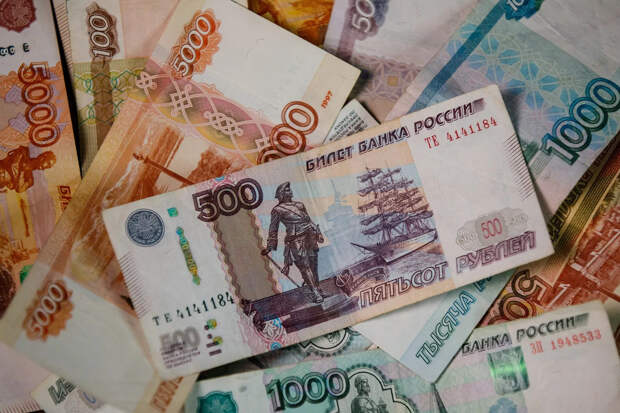 Декабрьский скачок: средняя зарплата в России выросла до 139,7 тыс. из‑за годовых премий