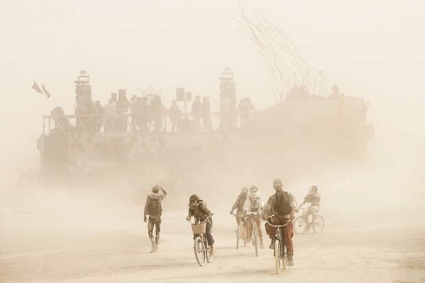 Сюрреалистические фотографии с фестиваля Burning Man от Виктора Хабчи (Victor Habchy)