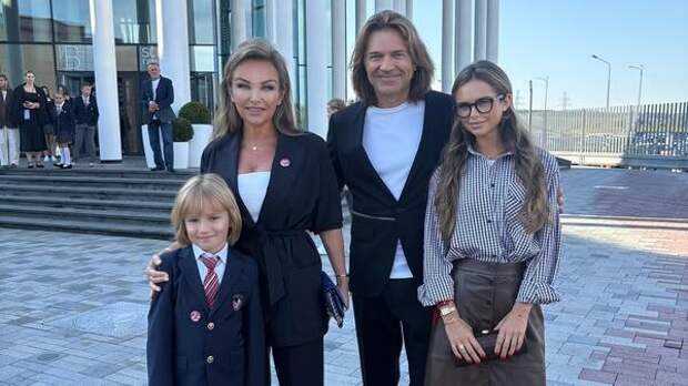 Маликов вывел на сцену 8-летнего сына от суррогатной матери — подрос и стал красавцем