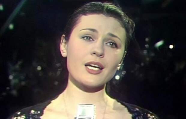 «Теперь я люблю другую»: 18 лет разницы, 12 лет разлуки и почти 20 лет тайного романа. Почему 63-летняя Валентина Толкунова, которую называли «соломенной вдовой», так и не обрела простого женского счастья?