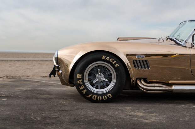 Полностью бронзовая реплика Shelby Cobra