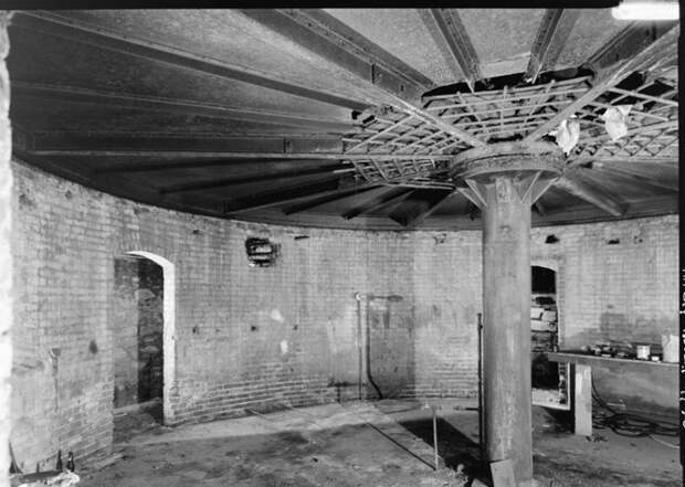 В такой тюрьме нереально ориентироваться в пространстве. /Фото: disgustingmen.com В такой тюрьме нереально ориентироваться в пространстве. /Фото: disgustingmen.com