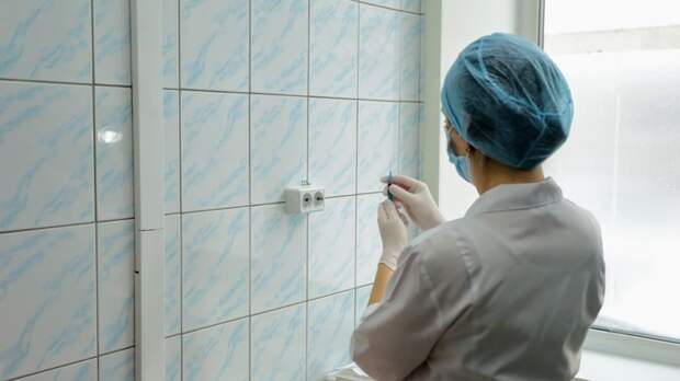 Медик готовится к вакцинации / Фото: amic.ru