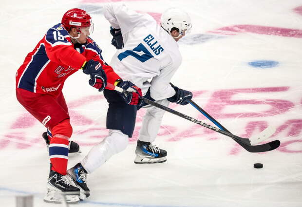 Хоккеист клуба КХЛ сравнил реальную Россию с Россией из американских новостей