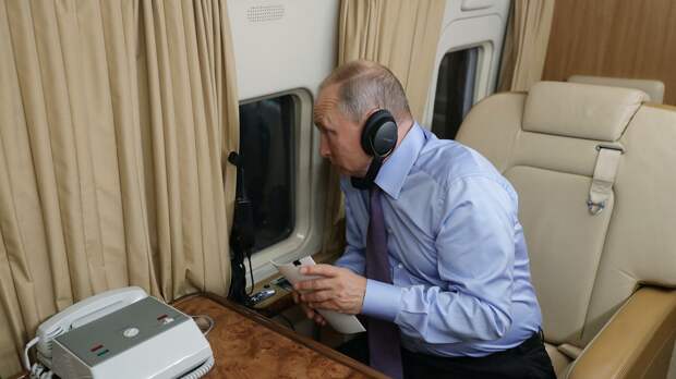 Владимир Путин на борту президентского самолета - РИА Новости, 1920, 20.06.2021