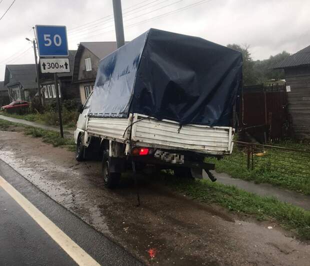 На трассе М-10 Тверской области столкнулись три транспортных средства