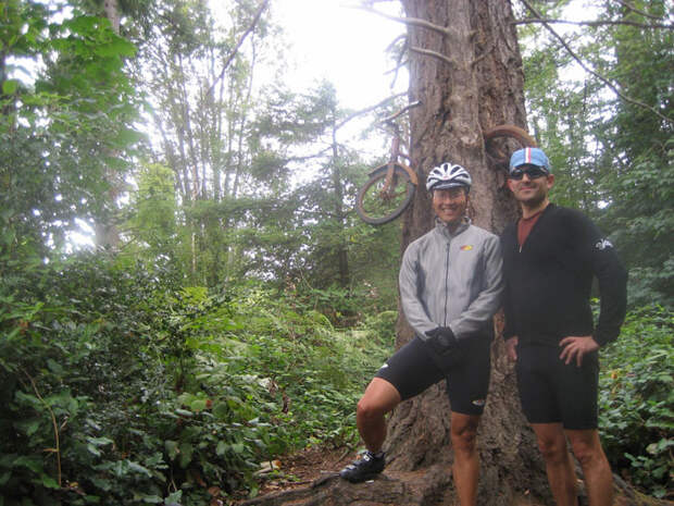 Туристы рядом с достопримечательностью острова Вашон. Туристы рядом с достопримечательностью острова Вашон.