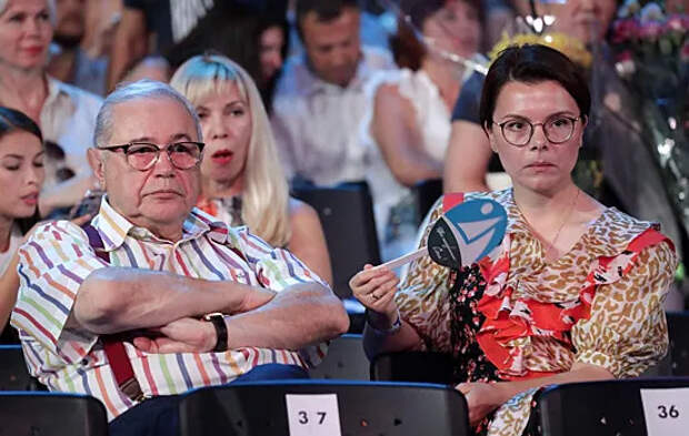 Брухунова показала образы на неделю — их оценили в 1,5 млн рублей