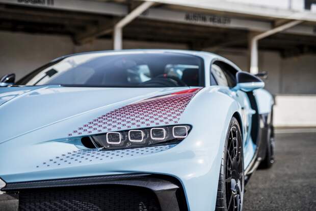 Спецверсия гиперкара Bugatti Chiron Pur Sport Grand Prix