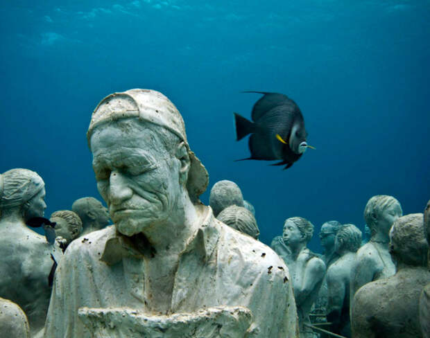 Подводный музей в Национальном парке Канкуна.
