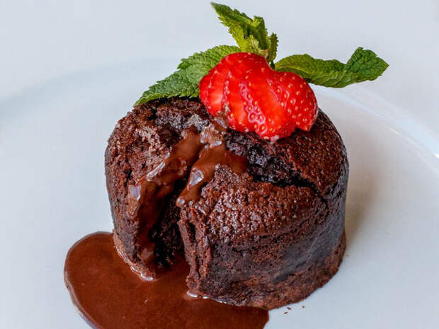 Шоколадный фондан — отличный романтический десерт