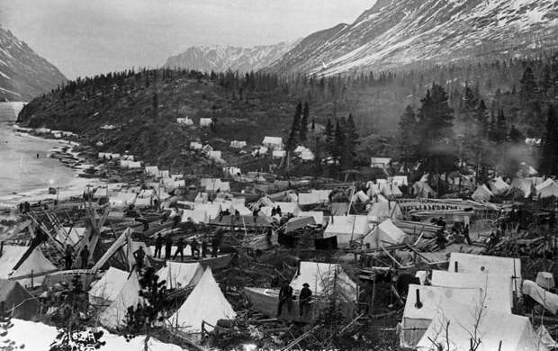 boat-building-at-lake-bennett-klondike