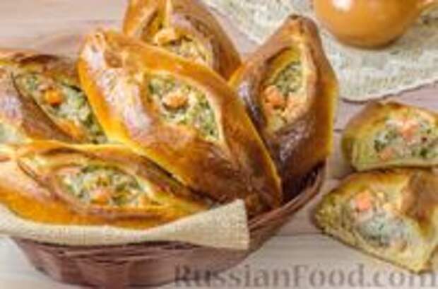 Расстегаи с рыбой, рисом, варёными яйцами и зеленью