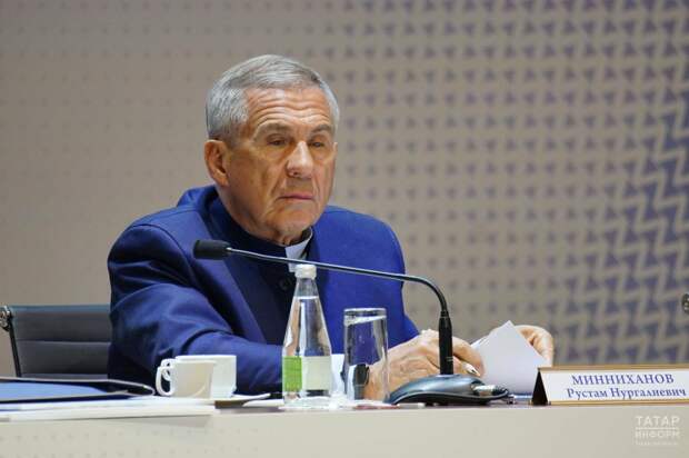 Рөстәм Миңнеханов табибларга: Хәзер башкача эшләргә кирәк!