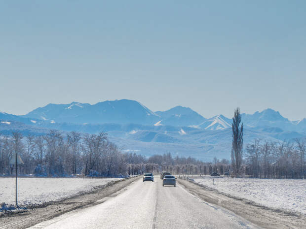 Дорога в горы Адыгеи. 1 февраля 2020 года, здесь и далее фото автора.